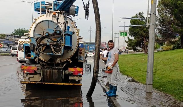 Bursa'da yağmur mesaisi