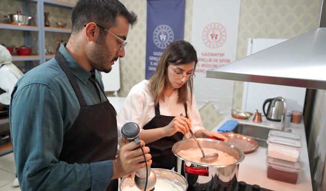 Gastronomi kentinde "Mutfakta Ata Mirası" projesiyle gençler yöresel yemeklerle tanışıyor