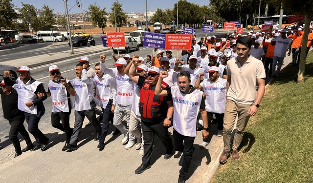 Gaziantep'te işten çıkarıldıklarını belirten işçilerden basın açıklaması