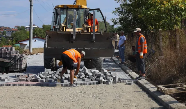 İzmit'te parke yol çalışmaları sürüyor