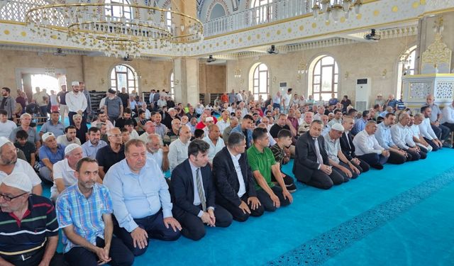 Kilis'te inşaatı tamamlanan cami ibadete açıldı