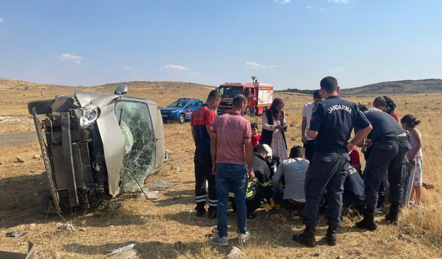 Mardin'de devrilen otomobildeki 2 kişi yaralandı