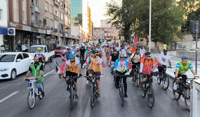 Şanlıurfa'da vatandaşlar Filistin için pedal çevirdi