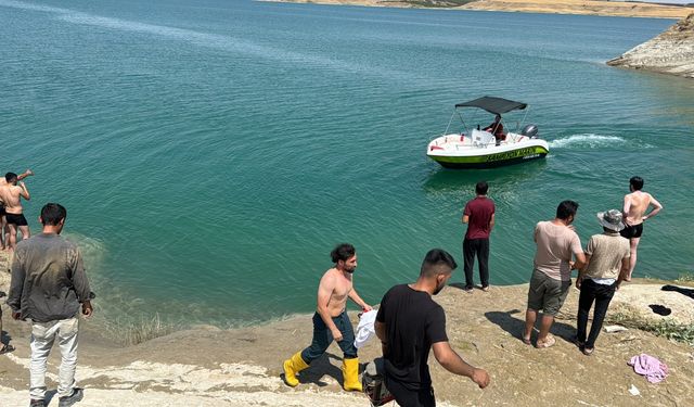 Adıyaman'da baraj gölüne giren 2 kardeşten biri boğuldu