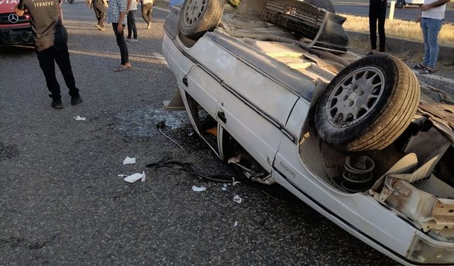 Adıyaman'da devrilen otomobildeki 2 kişi yaralandı