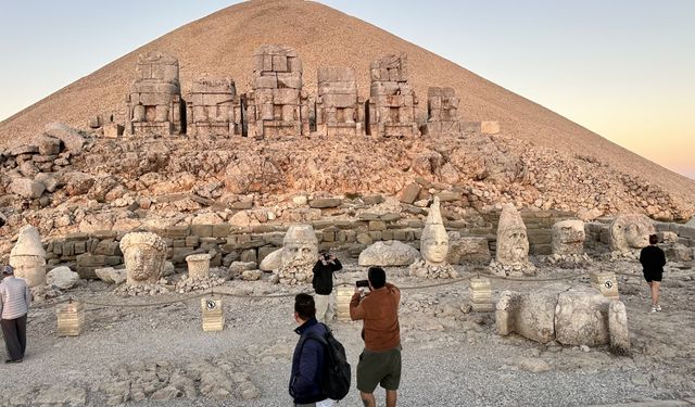 Adıyaman'daki 2. Kommagene Bienali'nde "Nemrut Gün Doğumu Okumaları" etkinliği yapıldı