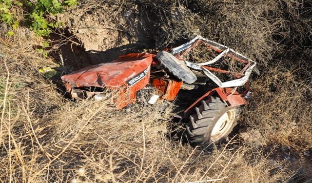 Gercüş'te Uçuruma Yuvarlanan Traktörün Sürücüsü Yaralandı