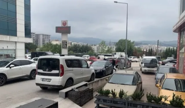 Bursa'da park halindeki araçlar ambulans ve itfaiyelere engel oluyor