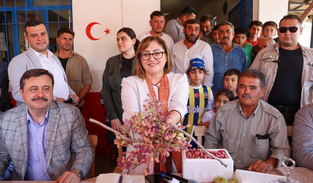 Büyükşehir Belediye Başkanı Fatma Şahin Nizip'te çiftçilerle buluştu