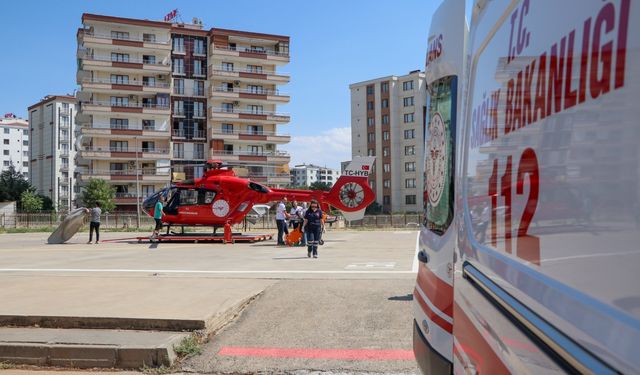 Diyarbakır'da ambulans helikopter yüksekten düşen 8 yaşındaki çocuk için havalandı