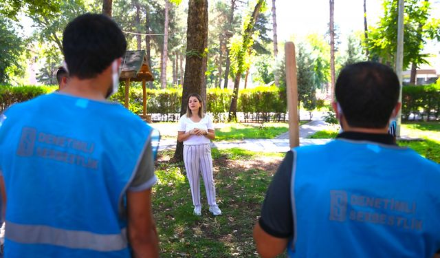 Diyarbakır'da kamu binalarının bahçesi hükümlülerin eliyle güzelleşiyor