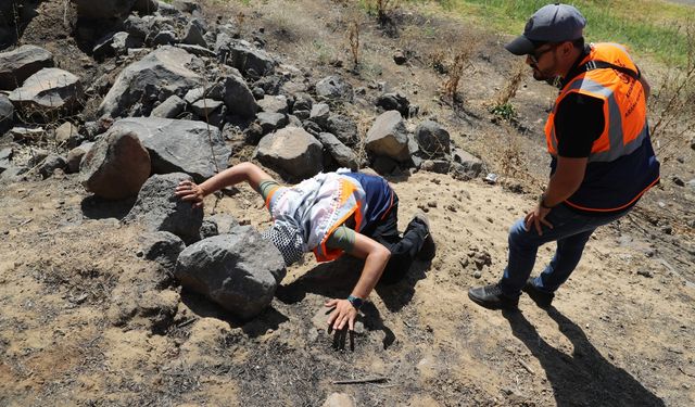 Diyarbakır'da kaybolan 8 yaşındaki Narin'i arama çalışmaları havadan ve karadan sürüyor