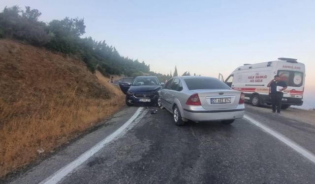 Gaziantep'te iki otomobilin çarpışması sonucu 8 kişi yaralandı