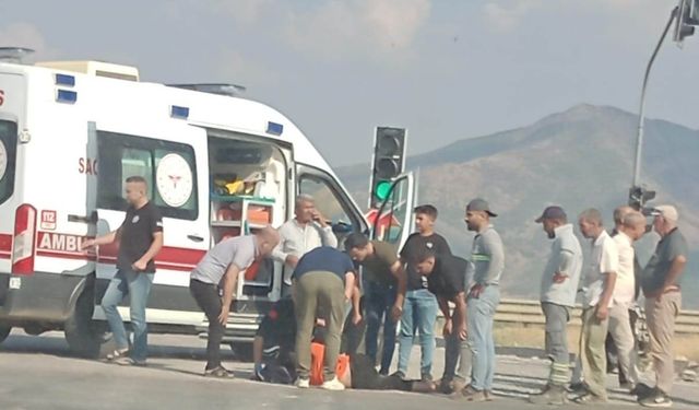 Gaziantep'te otomobille çarpışan motosikletin sürücüsü yaralandı