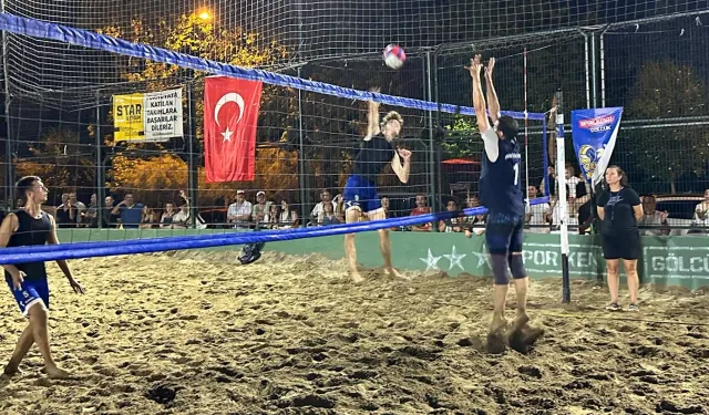 Gölcük plaj voleybolunu çok sevdi