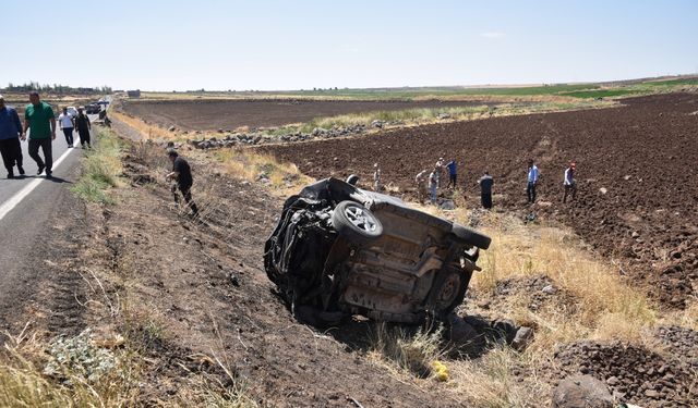 GÜNCELLEME- Şanlıurfa'da şarampole devrilen otomobildeki 2 kişi öldü, 2 kişi yaralandı