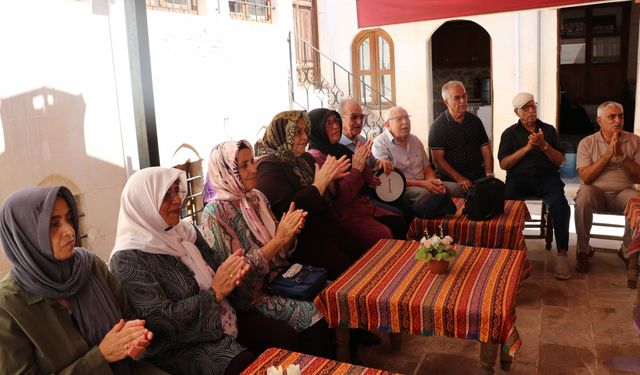 Huzur Konağı sakinleri günlerini dolu dolu geçiriyor