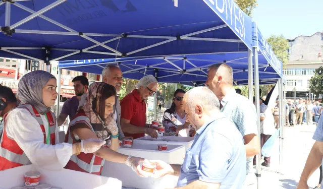 İzmit depremde hayatını kaybeden vatandaşları unutmadı