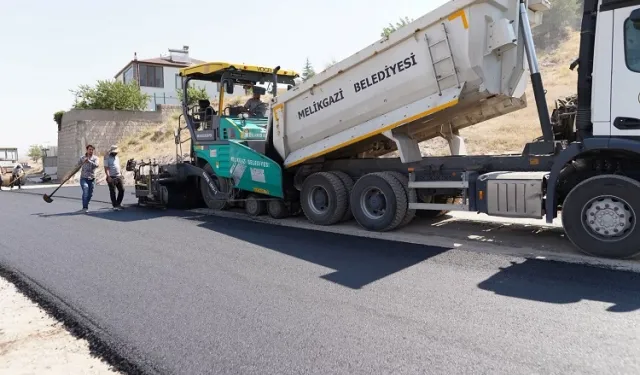 Kayseri Melikgazi'nin asfalt çalışması sürüyor