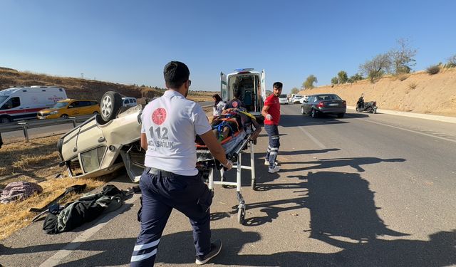 Kilis'te devrilen otomobilin sürücüsü ağır yaralandı