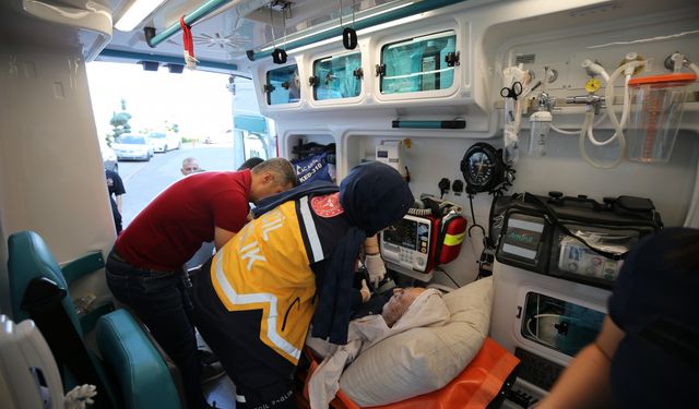 Mardin'de tedavi gören Kırklar Kilisesi Başpapazı Akyüz, ambulans uçakla İstanbul'a nakledildi