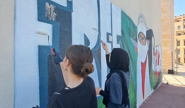 Mardin'de üniversite öğrencileri Gazze'ye destek için duvarlara grafiti çizdi