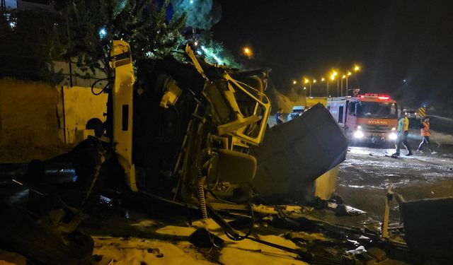 Siirt'te devrilen sulama tankerindeki 2 kişi yaralandı