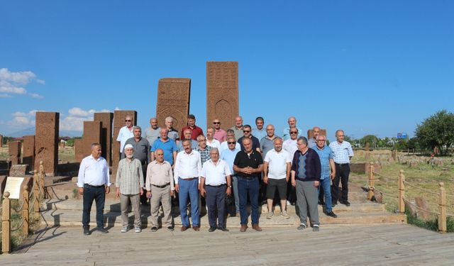 Siirt'te yaşayan 51 emekli Ahlat gezisine katıldı