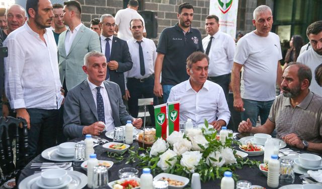 TFF Başkanı Hacıosmanoğlu, Diyarbakır'da tarihi yerleri gezdi, gala yemeğine katıldı