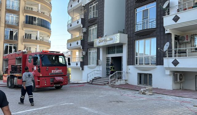 Adıyaman'da 9 katlı binada çıkan yangında 4 kişi dumandan etkilendi