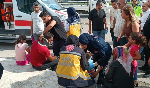 Adıyaman'da hafif ticari araçla çarpışan motosikletteki 5 kişi yaralandı