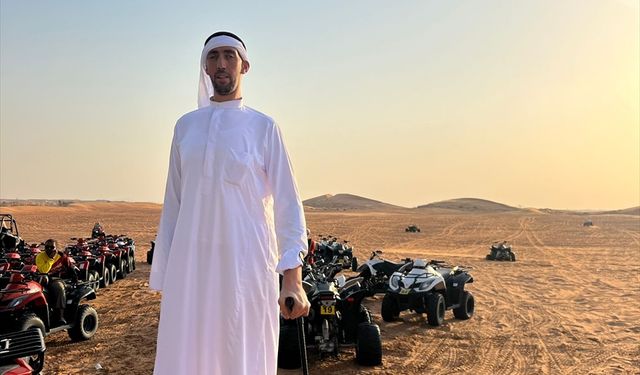 "Dünyanın en uzun adamı" Sultan, Dubai'de ATV ile çöl safarisi yaptı