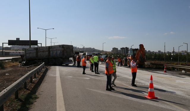 Gaziantep'te iki tırın çarpışması sonucu 1 kişi yaralandı