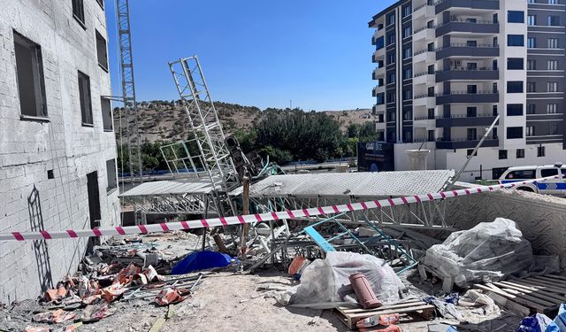 Gaziantep'te üzerine vinç düşen işçi hayatını kaybetti