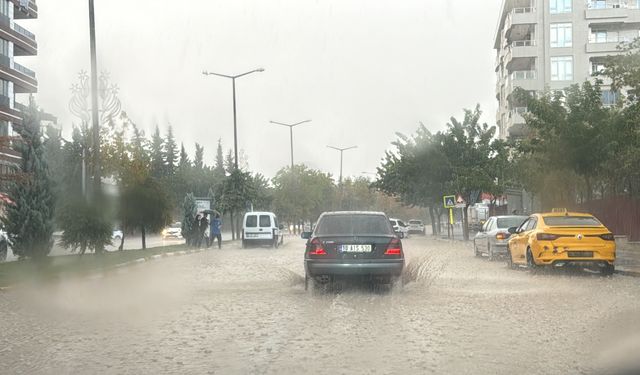 GÜNCELLEME - Şanlıurfa'da sağanak etkili oldu