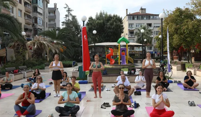 Mudanya Güzelyalı'da yoga ile güne başlandı