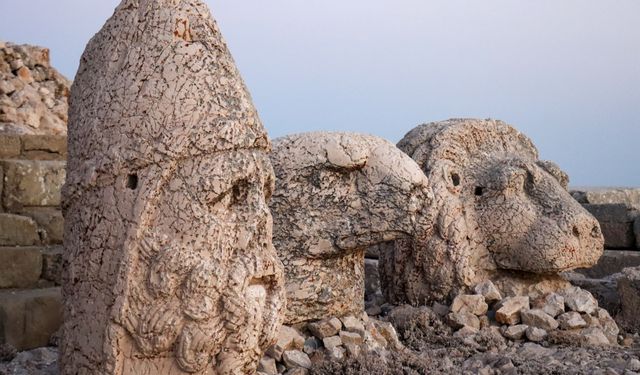 Nemrut'ta turist yoğunluğu yaşanıyor