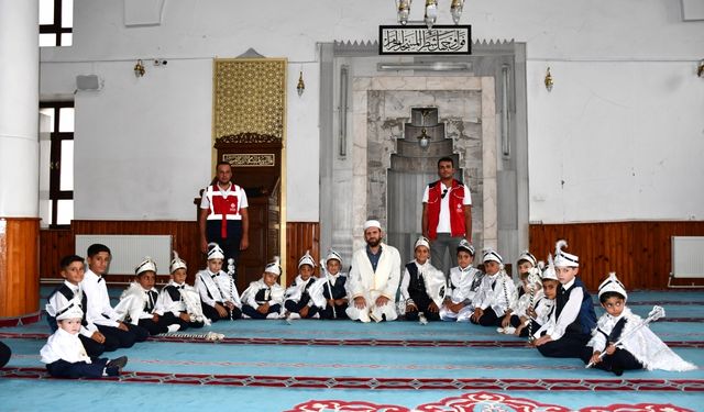 Şanlıurfa Vakıflar Bölge Müdürlüğü Adıyaman'da "Sünnet Şöleni" düzenledi