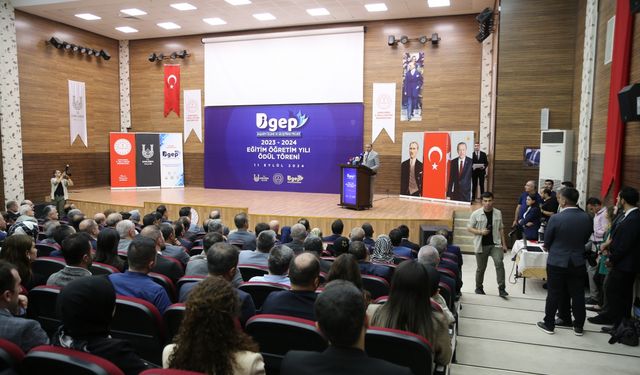 Şanlıurfa'da başarılı öğrenci ve öğretmenler ödüllendirildi