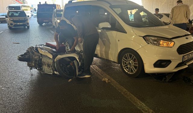 Şanlıurfa'da devrilen motosiklet sürücüsü otomobilin çarpması sonucu yaralandı