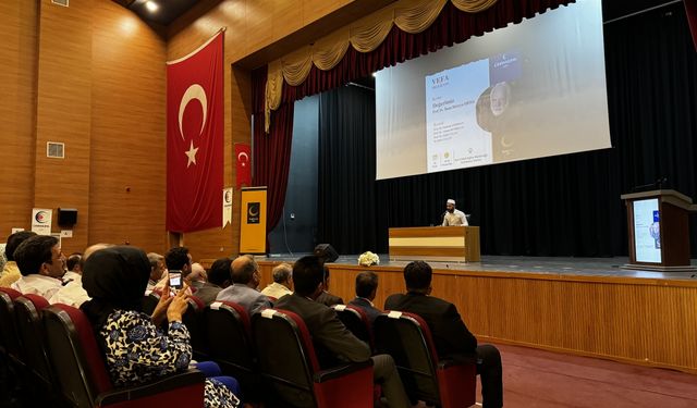 Siirt'te "Değerimiz Prof. Dr. İhsan Süreyya Sırma" konulu vefa programı düzenlendi