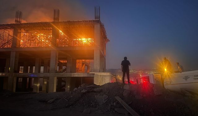 Şırnak'ta hastane inşaatının 3'üncü katında çıkan yangın söndürüldü