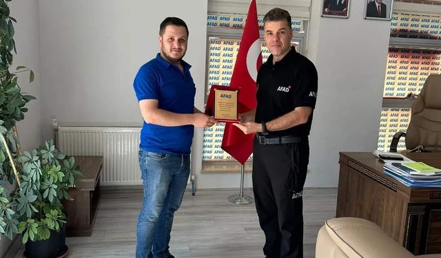 Şırnak'ta tayini çıkan AFAD personellerine plaket verildi