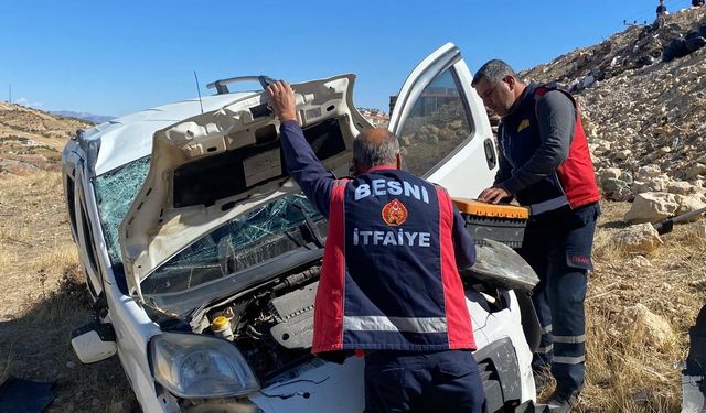 Adıyaman'da devrilen hafif ticari aracın sürücüsü yaralandı