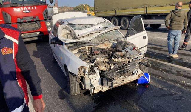 Adıyaman'da traktörle otomobilin çarpışması sonucu 4 kişi yaralandı