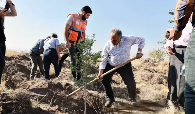 “Diktiginiz fidanlar dünyaya iyilik olarak yansıyacak”