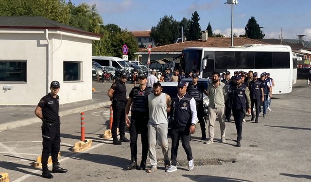 GÜNCELLEME - Gaziantep'te uzun namlulu silahlarla görüntülenen 12 şüpheli tutuklandı