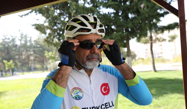 Hobi amaçlı başladığı bisiklette yüzlerce kişinin pedal çevirmesini sağladı