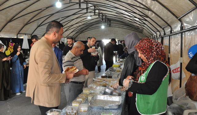 Mardin'de Gazze yararına "Hayır Çarşısı" açıldı