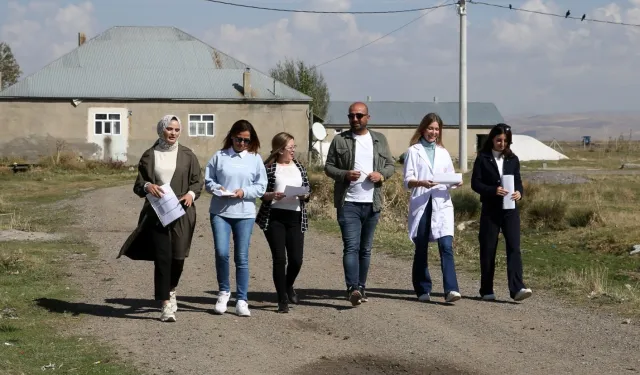 Muş'ta kız çocukları okusun diye sahadalar... Devamsız 4 kız öğrenci daha eğitime kazandırıldı